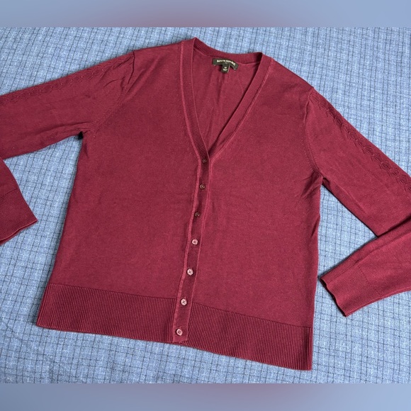 3/$20 Women's Burgundy V-Neck Cardigan Sweater Medium - Picture 5 of 11